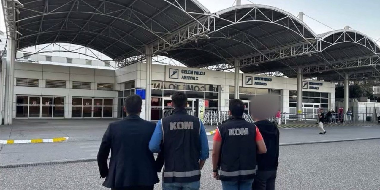 Antalya Havalimanı’nda Zimmet Ve Kaçakçılık Suçundan Gözaltına Alınan 10 Memurdan 5’i Tutuklandı