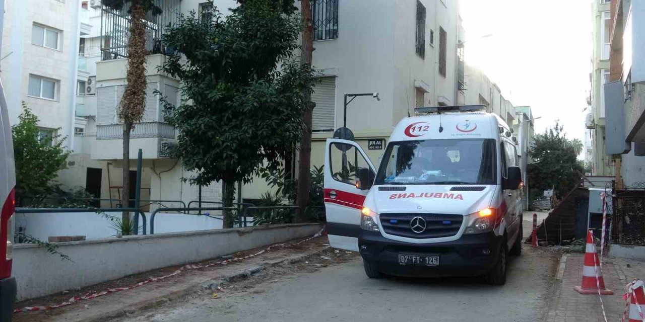 1 Saat Yanından Ayrıldı, Geri Döndüğünde Yaşlı Adamı Ölü Olarak Buldu