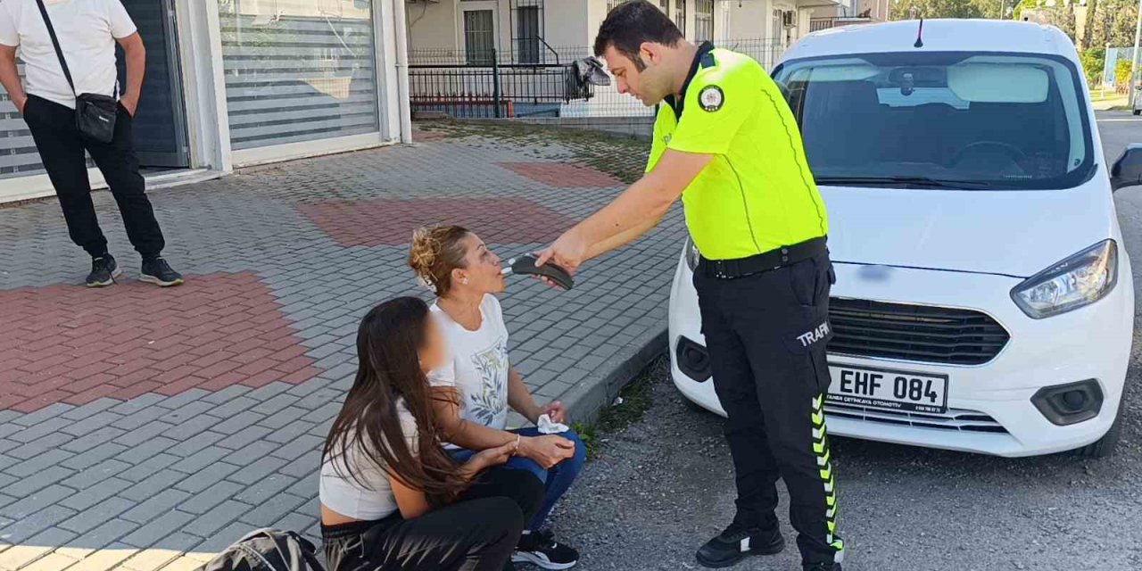 Motosikletle Çarpışan Otomobilin Kadın Sürücüsü, Alkolmetreyi Üflerken Gözyaşlarını Tutamadı