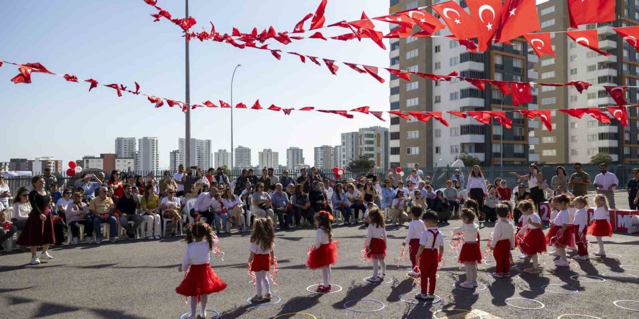 Mersin’de Miniklerden Cumhuriyet Bayramı Coşkusu