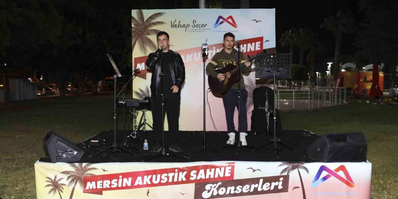 Mersin’de Akustik Sahne Konserleri Gençlerin İlgisini Çekiyor