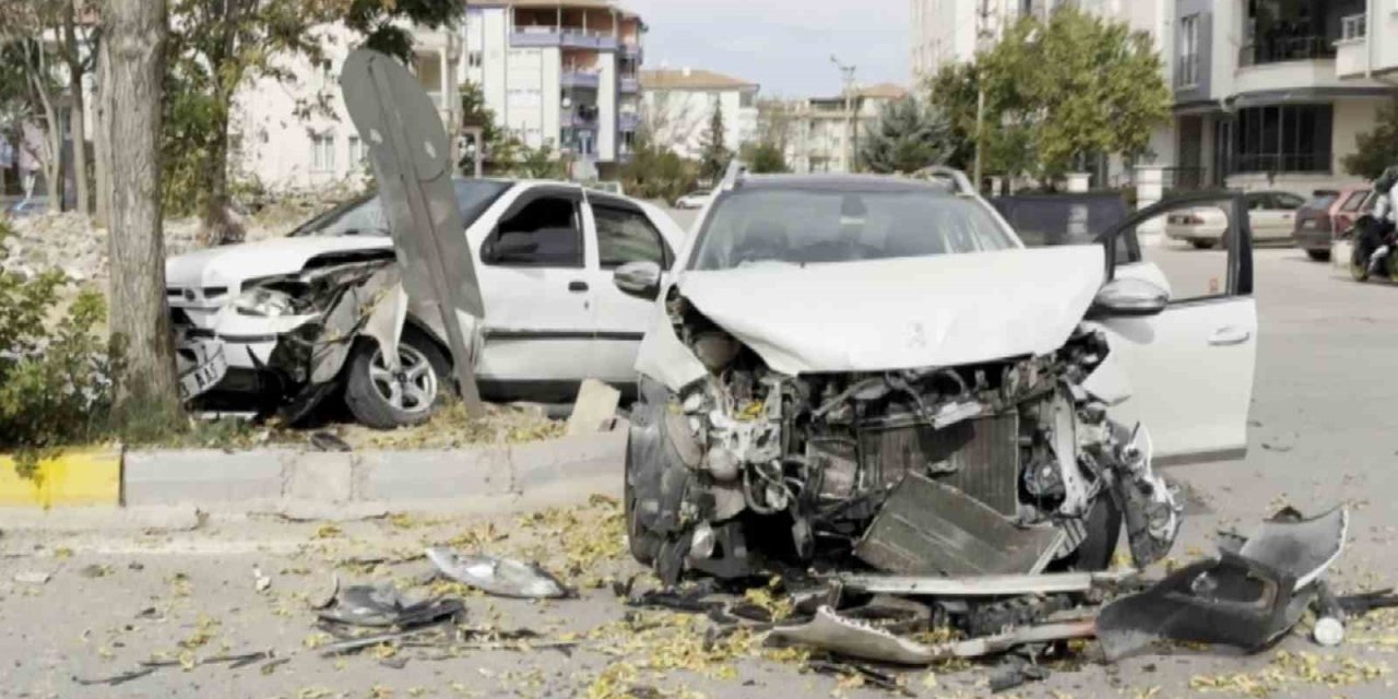 Aksaray’da Üç Araç Hurdaya Döndü