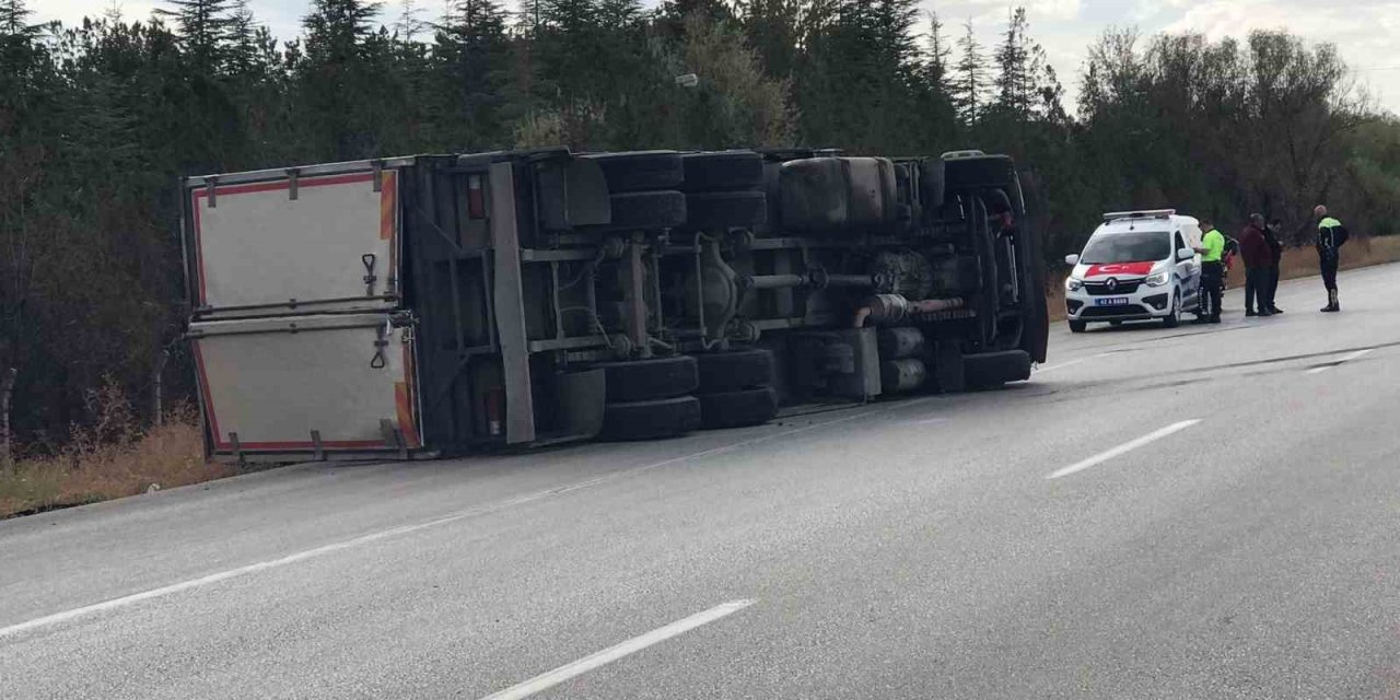 Yağ Yüklü Kamyon Devrildi: 1 Yaralı