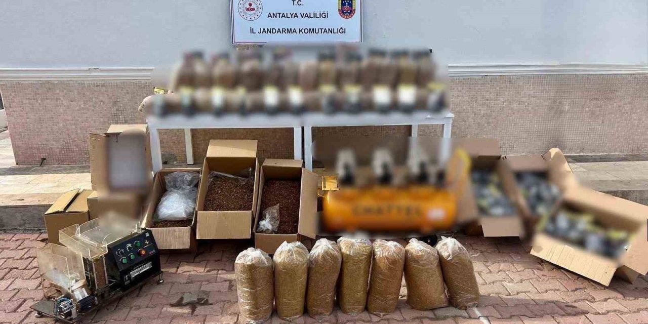 Jandarmanın 2 Ayrı Adrese Düzenlediği Operasyonda 350 Kilo Kıyılmış Tütün Ele Geçirildi