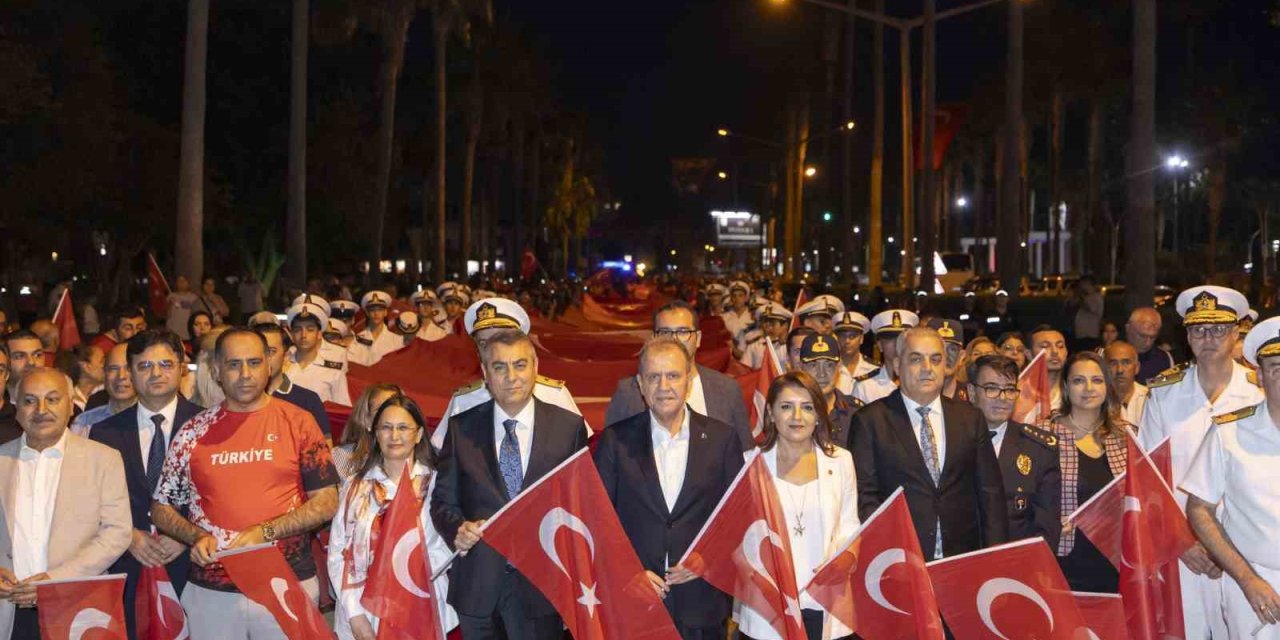 Mersin’de ’bayrak Yürüyüşü’ Düzenlendi