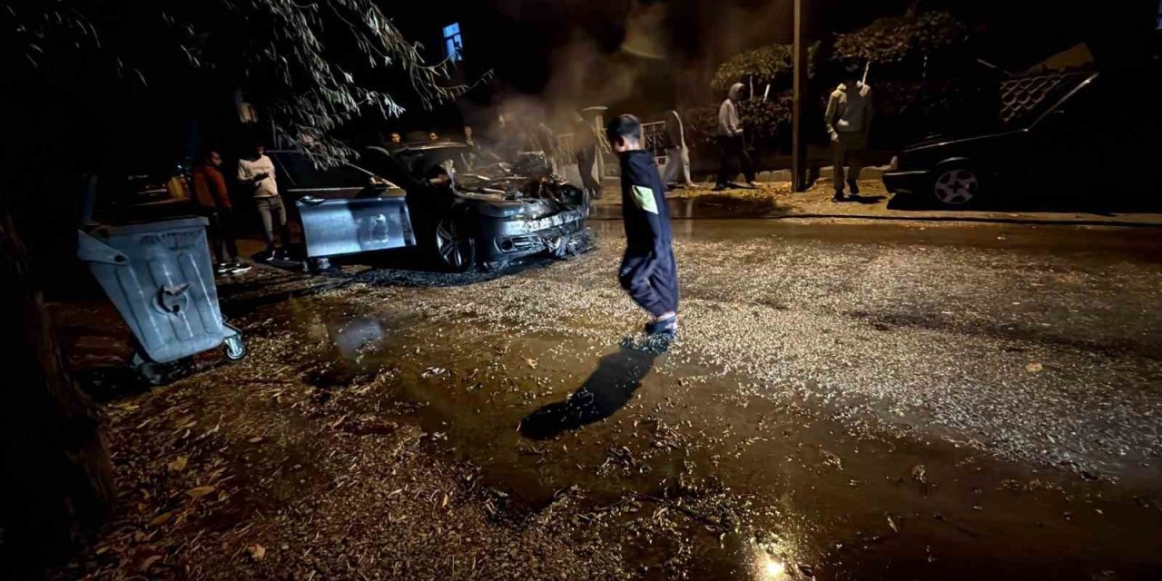 Karapınar’da Seyir Halindeki Otomobil Alev Aldı