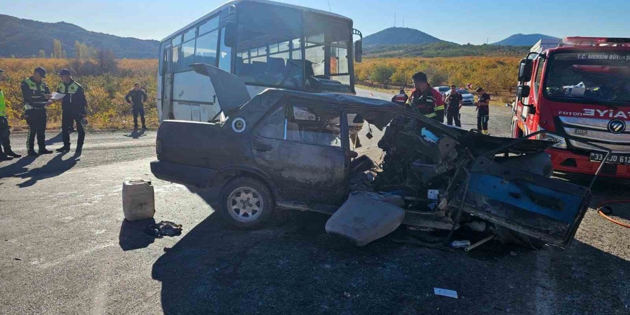 Mersin’de Tarım İşçilerini Taşıyan Midibüs Otomobille Çarpıştı: 3 Ölü, 12 Yaralı