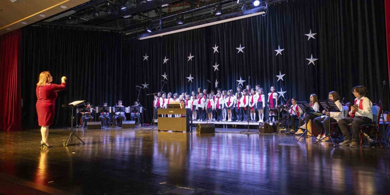 Mersin’de Çocuk Kampüsleri 29 Ekim Coşkusunda Tek Yürek Oldu