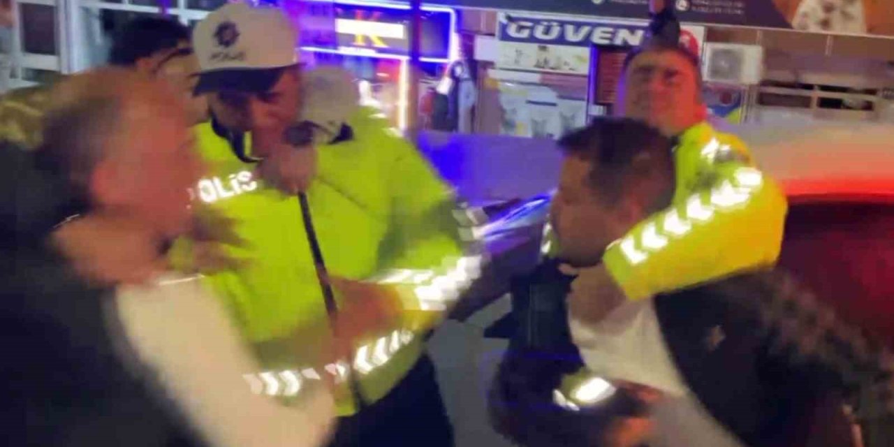 Alkollü Sürücü Ve Yakınları Polise Yumrukla Saldırdı
