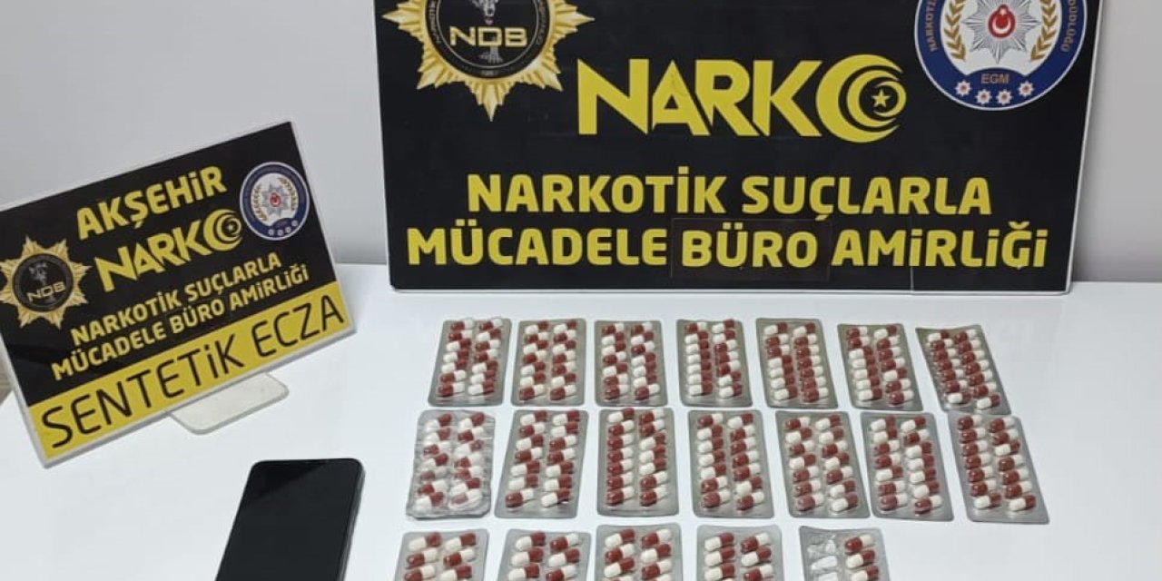 Akşehir’de Sahte Kimlikle Yakalanan Şahıstan Uyuşturucu Hap Çıktı