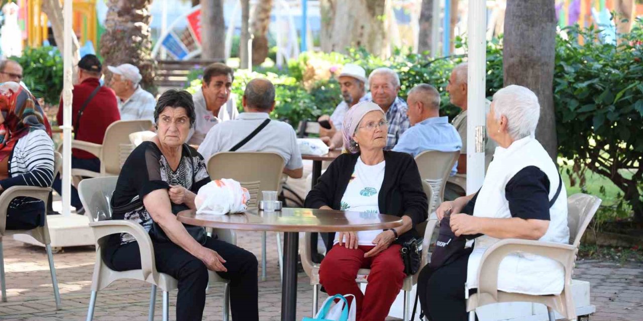 Alanya Emekli Kahvesi’ne Emeklilerden İlgi