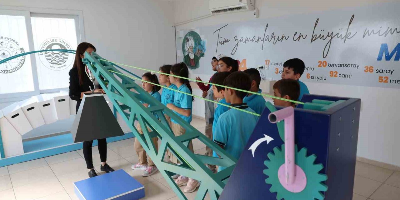 Geleceğin Bilim İnsanları Akdeniz Belediyesinde Yetişiyor