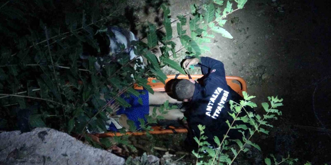Antalya’da 4 Metrelik İnşaat Çukuruna Düşen Turist İtfaiye Tarafından Kurtarıldı