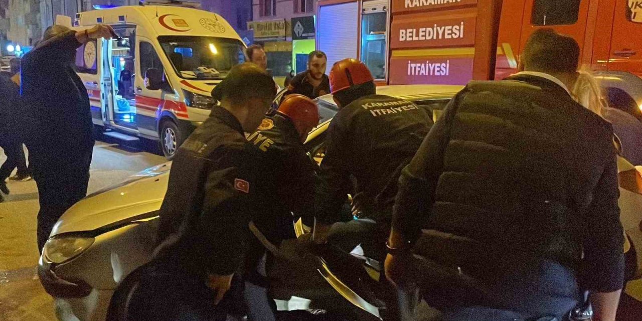 Kazada Sonrası Araçta Sıkışan Sürücüyü İtfaiye Kurtardı