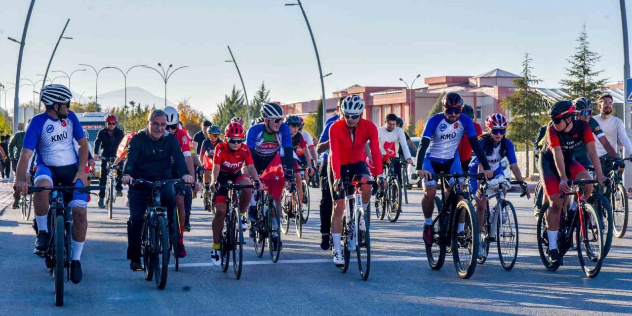 Karamanoğlu Mehmetbey Üniversitesi’nde “Bisikletini Al Gel” Etkinliği Düzenlendi