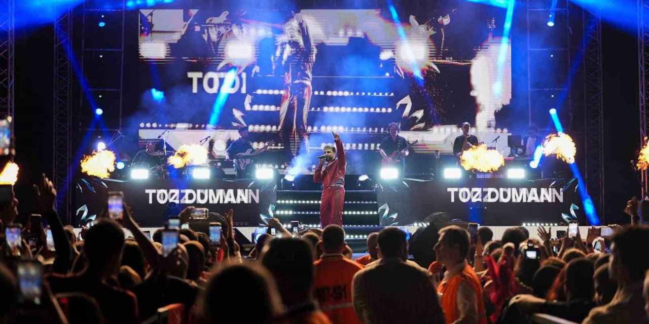 Tarsus’ta Cumhuriyet Coşkusu Sefo Konseriyle Zirveye Ulaştı