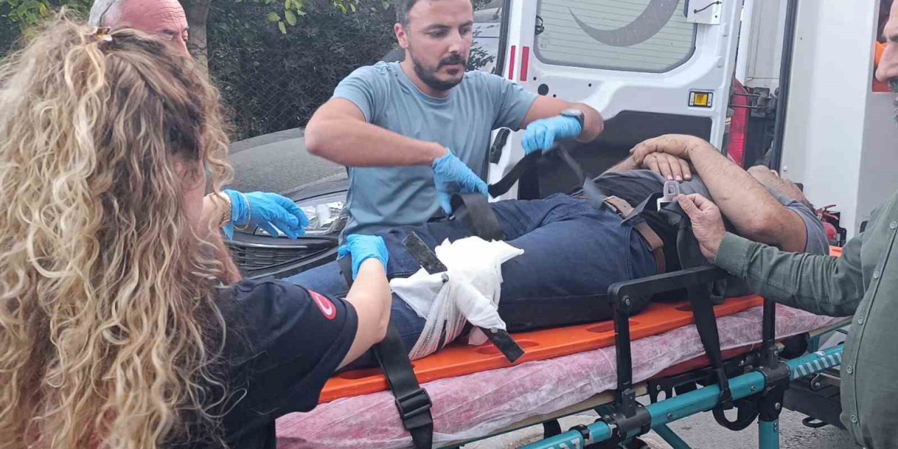 Bacağına Saplanan Korkuluk Demiri İle Hastaneye Kaldırıldı