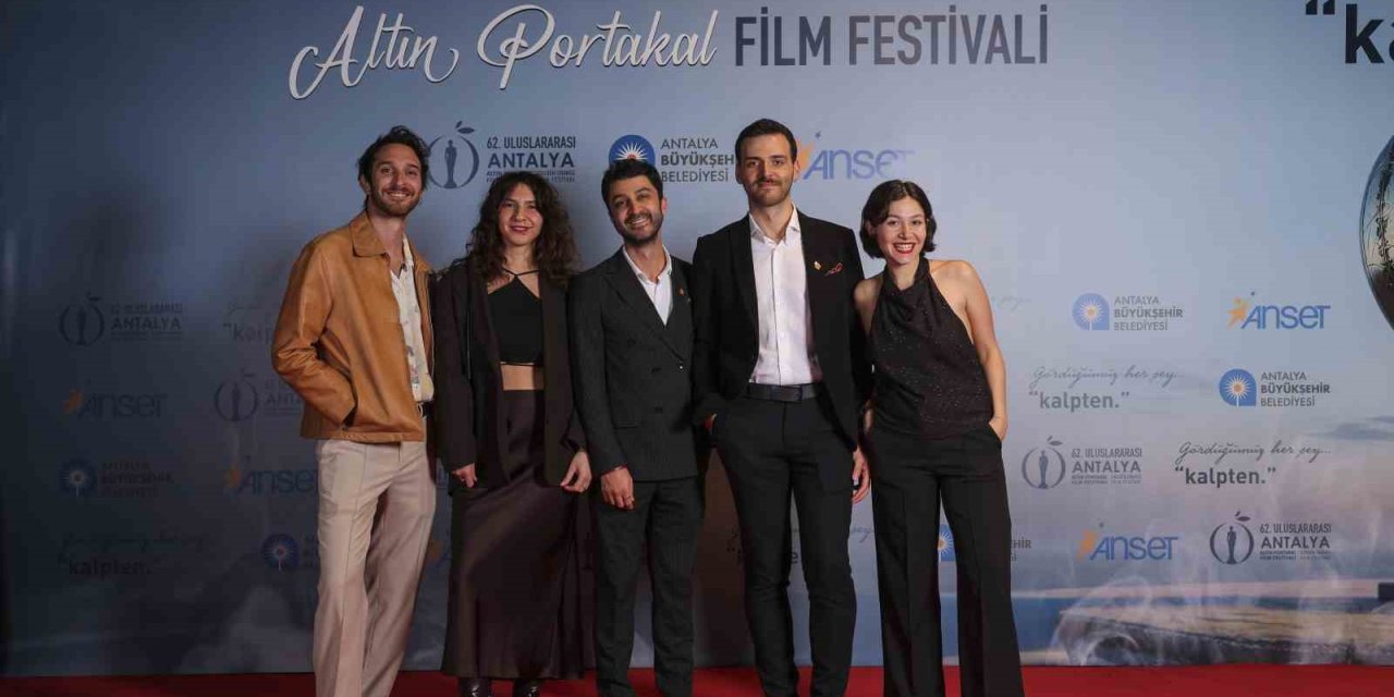 Altın Portakal’ın Kapanışında Sinemanın Yıldızları Kırmızı Halıda Buluştu