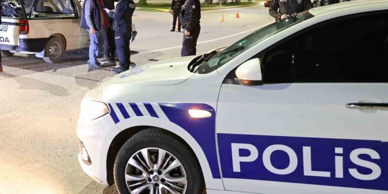 Aksaray Polisinden Denetim: Araçlar Ve Şüpheli Şahıslar Didik Didik Arandı
