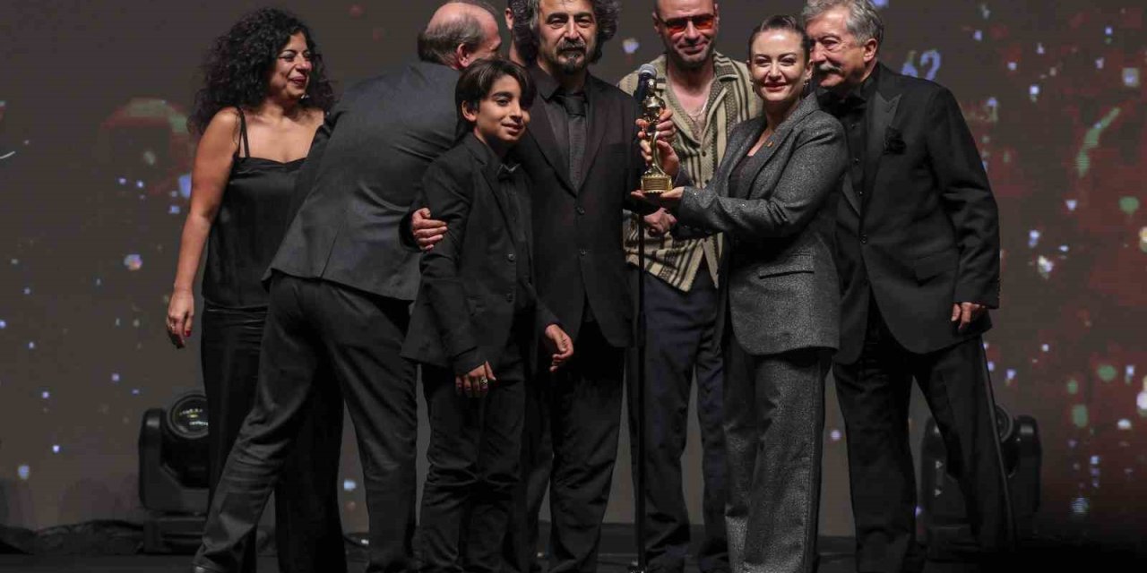 62. Altın Portakal’a ‘tavşan İmparatorluğu’ 7 Ödülle Damga Vurdu