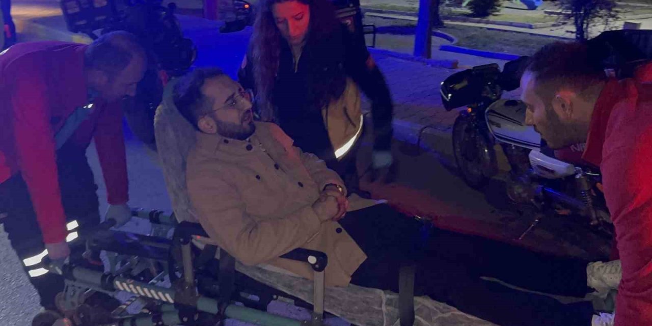 Parkta Otururken, Tanımadığı Kişi Bıçakladı