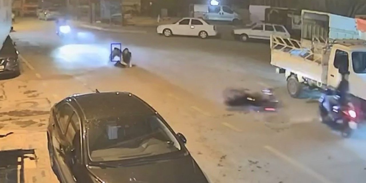 Motosiklet İle Akrobatik Hareketler Yapıp Kaza Yapınca Motosikleti Bırakıp Kaçtılar