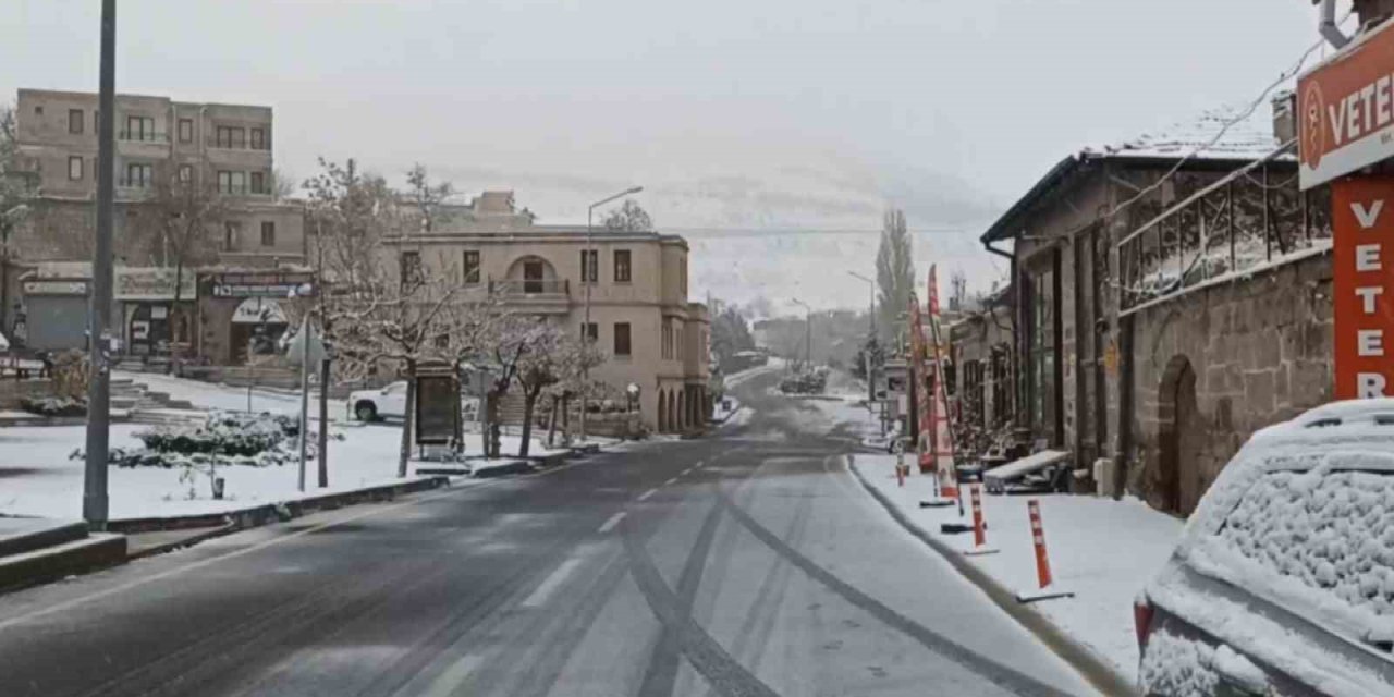 Aksaray’ın Güzelyurt İlçesinde Kar Yağışı