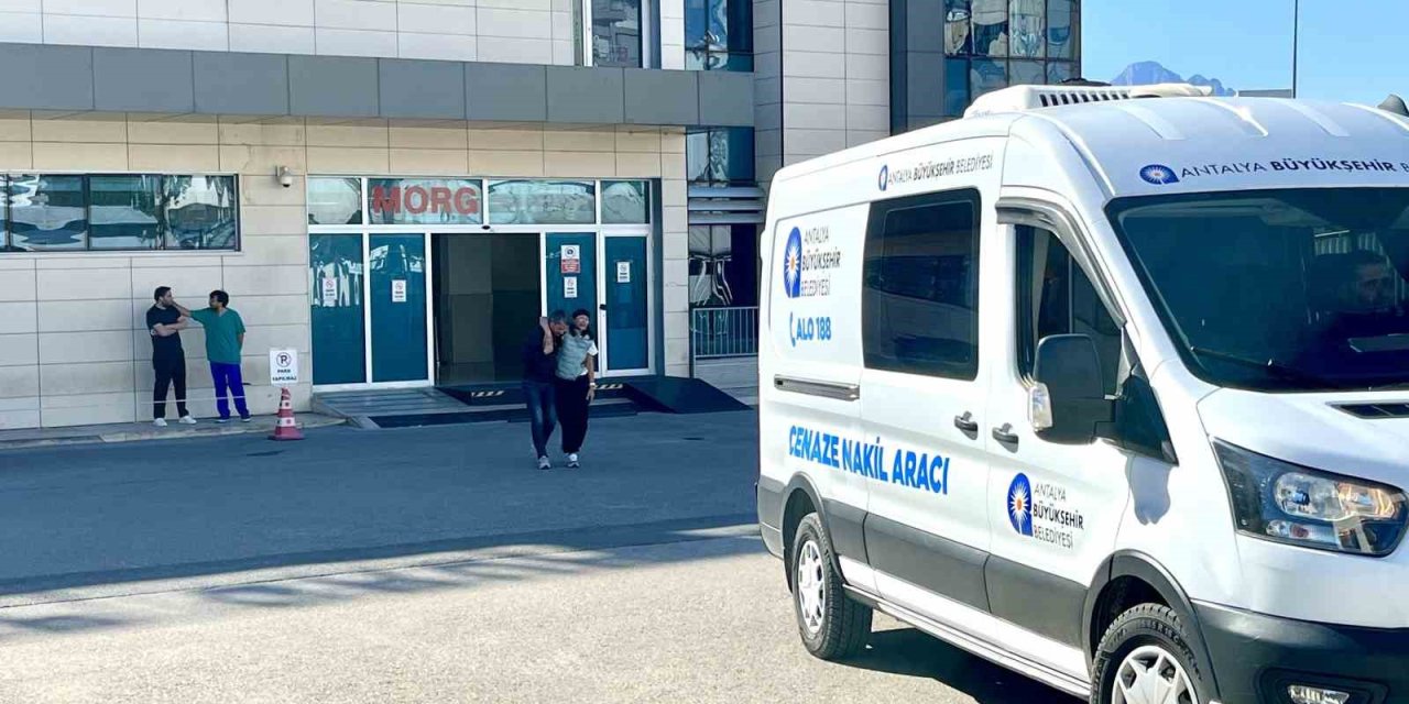 Sokak Ortasında Defalarca Bıçaklanarak Öldürülen Yaşlı Adamın Cenazesi Alındı