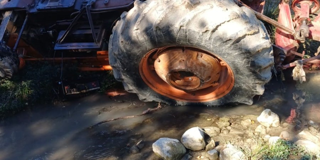 Devrilen Traktörün Altında Kalan Sürücü Hayatını Kaybetti