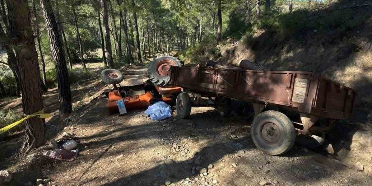 Antalya’da Devrilen Traktörün Altında Kalan Sürücü Hayatını Kaybetti