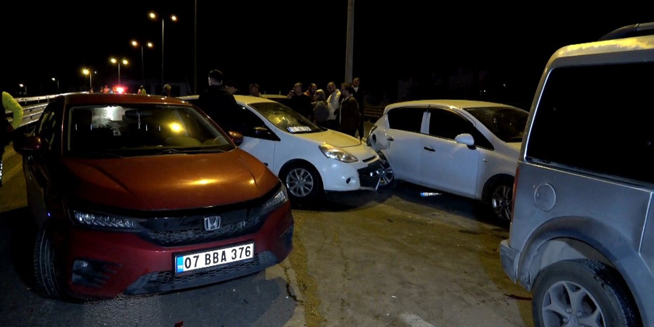 Refüje Çarpan Araç Zincirleme Kazaya Sebep Oldu: 1 Yaralı