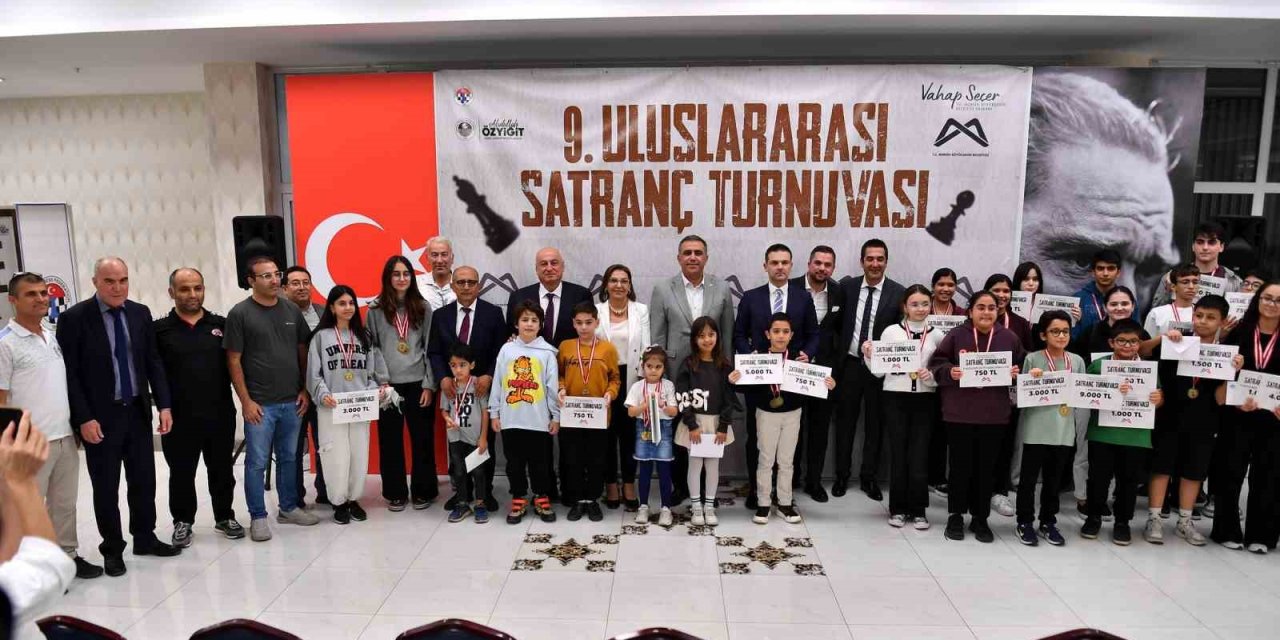 ‘9. Uluslararası Satranç Turnuvası’nda Ödüller Sahiplerini Buldu
