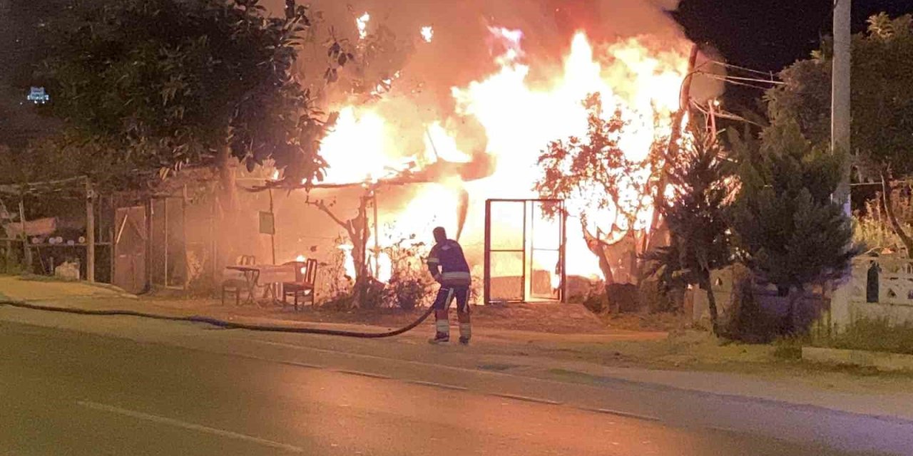 Hobi Bahçesindeki Baraka Alev Alev Yandı