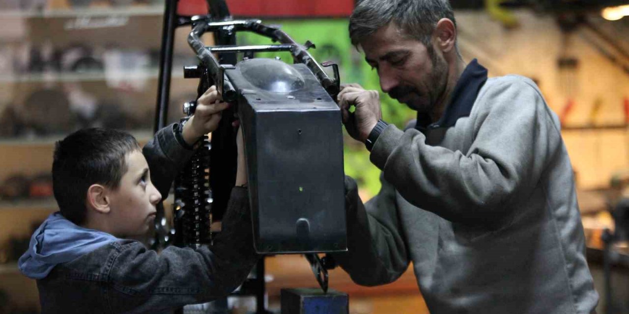 Hurdaya Dönen Jawa Motosikletler Atölyede Yeniden Gün Yüzüne Çıkıyor