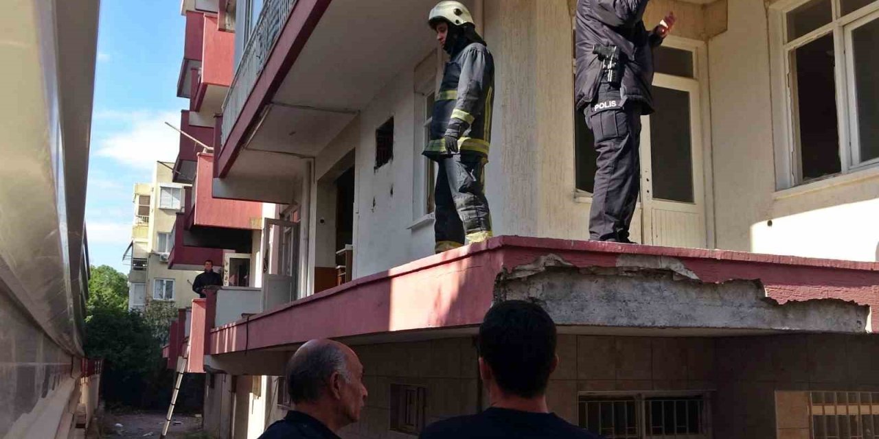 Kentsel Dönüşüm İçin Boşaltılan Binadaki Yangında Erkek Cesedi Çıktı