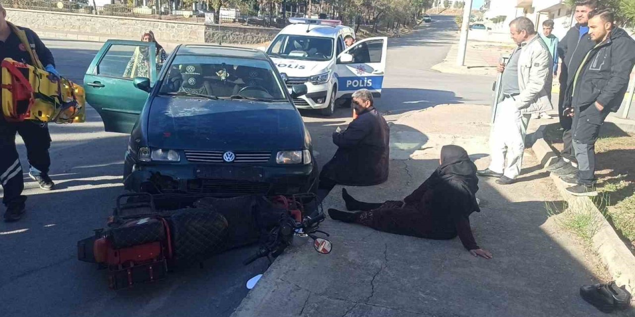 Konya’da Otomobil İle Motosiklet Çarpıştı: 2 Yaralı