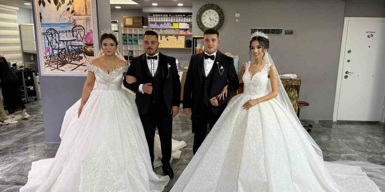 Bu Düğünde Her Şey ’aynı’: Aynı Yaştaki Kardeşler, Aynı Yaştaki Gelinlerle, Aynı Anda Dünya Evine Girdi