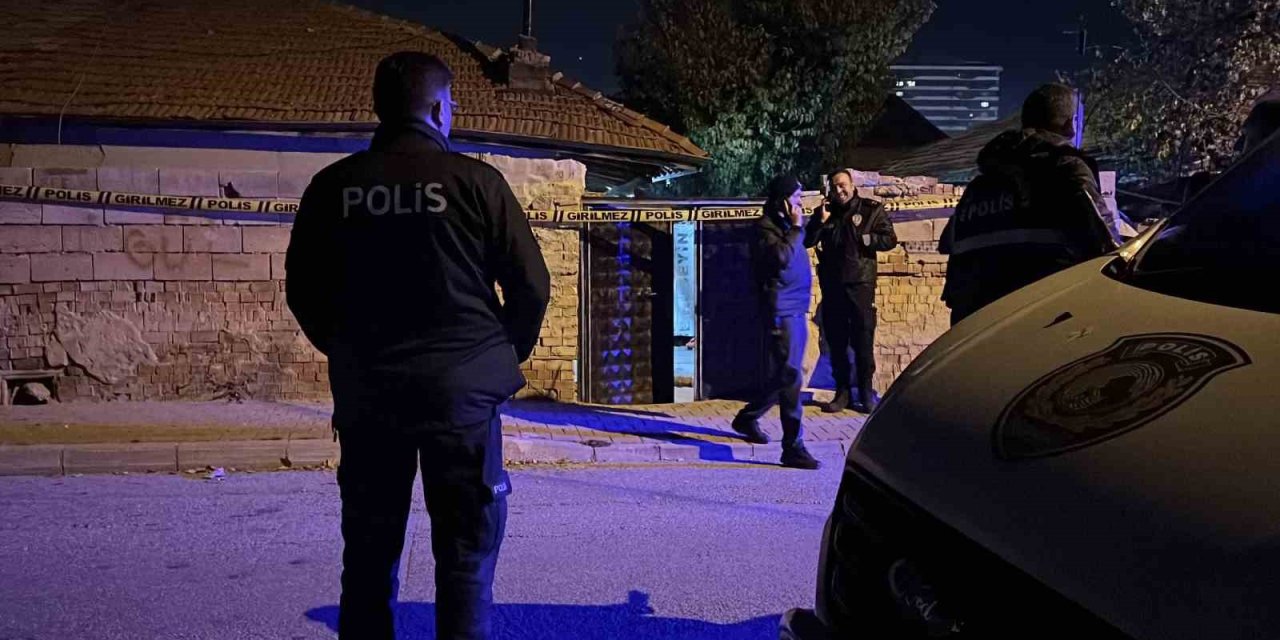 16 Yaşındaki Çocuk, Babasını Annesini Darp Ettiği İçin Öldürmüş