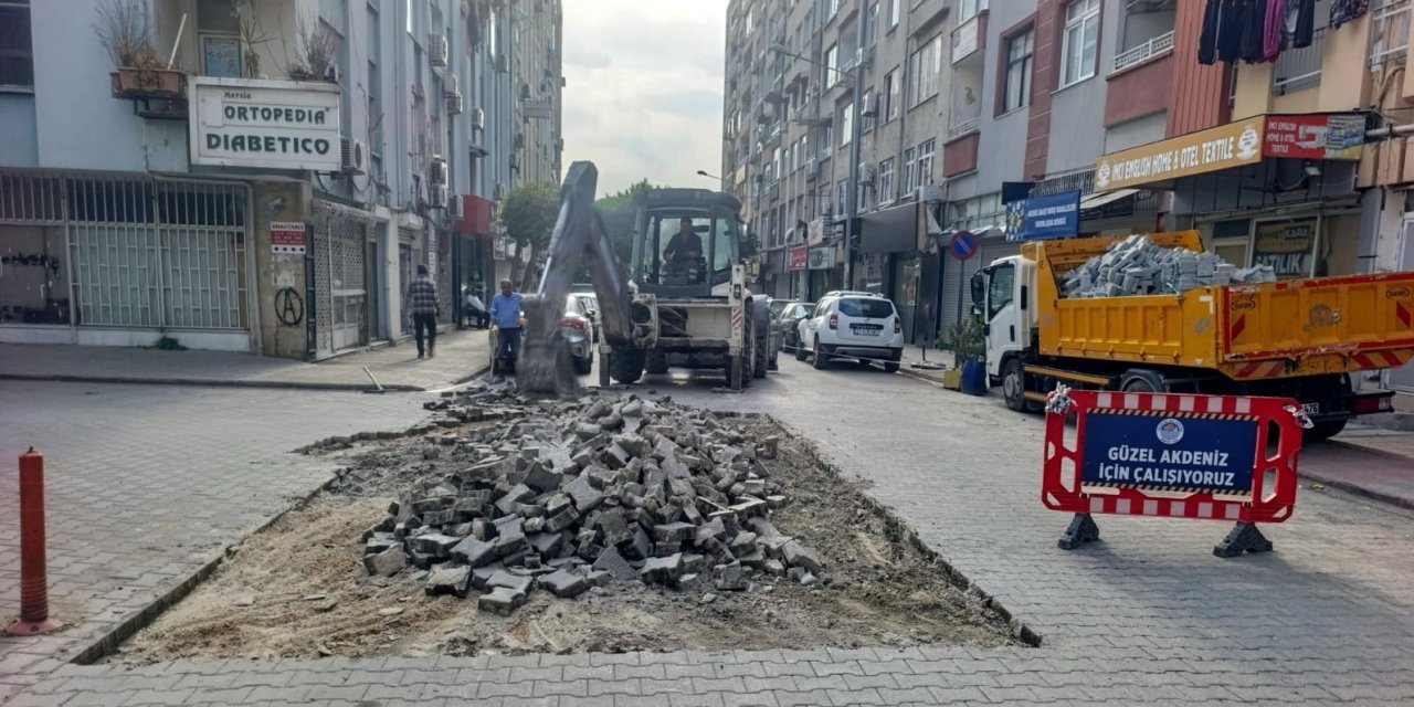 Akdeniz’de Sokak Yenileme Çalışmaları Sürüyor