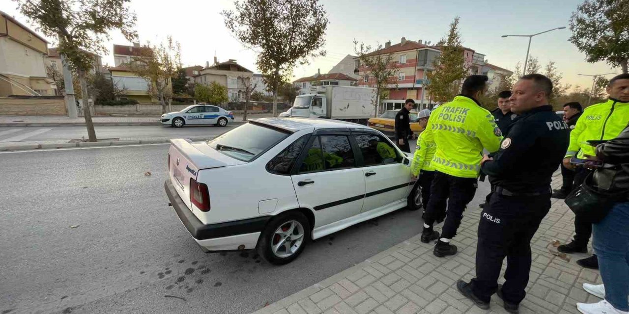 Polis Uygulamasından Kaçan Sürücünün Ehliyetine 2 Yıl El Konulurken, Para Cezası Yazıldı