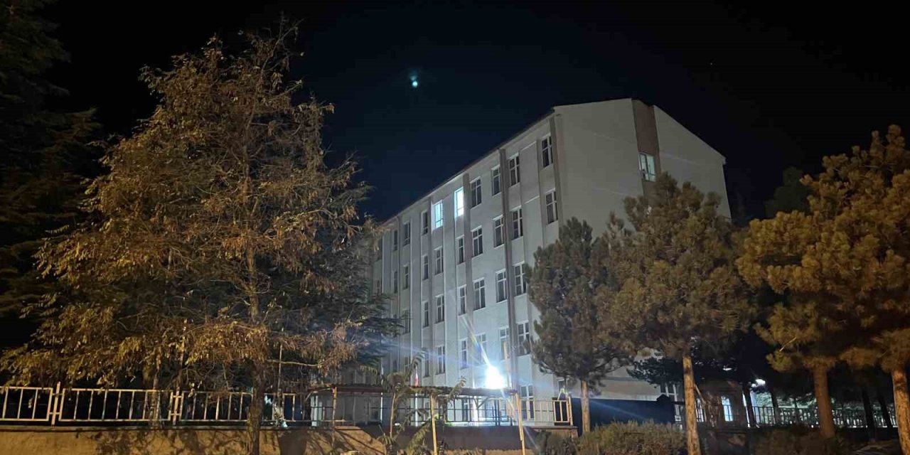 Niğde’de 6 Öğrenci Yedikleri Pastadan Sonra Hastanelik Oldu