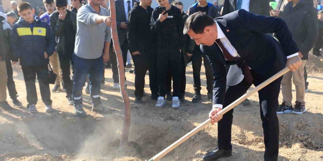 Karatay’da 10 Bin 400 Metrekarelik Alanda Fidan Dikildi