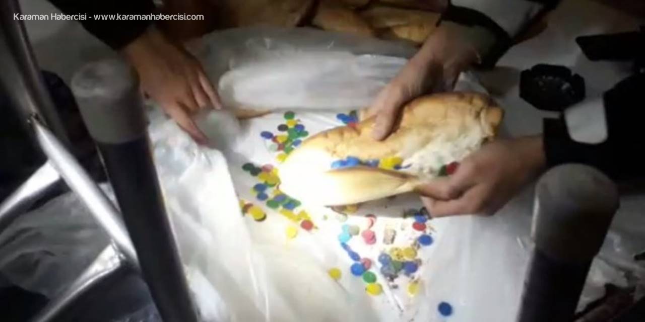 Yakalanmamak İçin Ekmek Arasına Saklamışlar