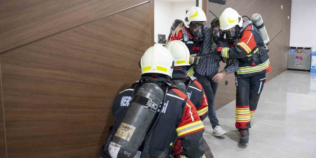 Mersin Büyükşehir Belediyesi Binasında Yangın Tatbikatı Gerçekleştirildi