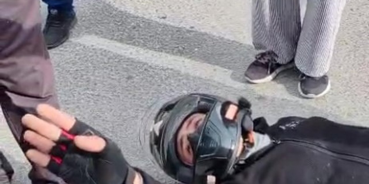 Kazada Yaralandı, Çarpıştığı Aracın Sürücüsü Ve Çocuğunun Korktuğunu Görünce Kendi Acısını Bir Kenara Attı