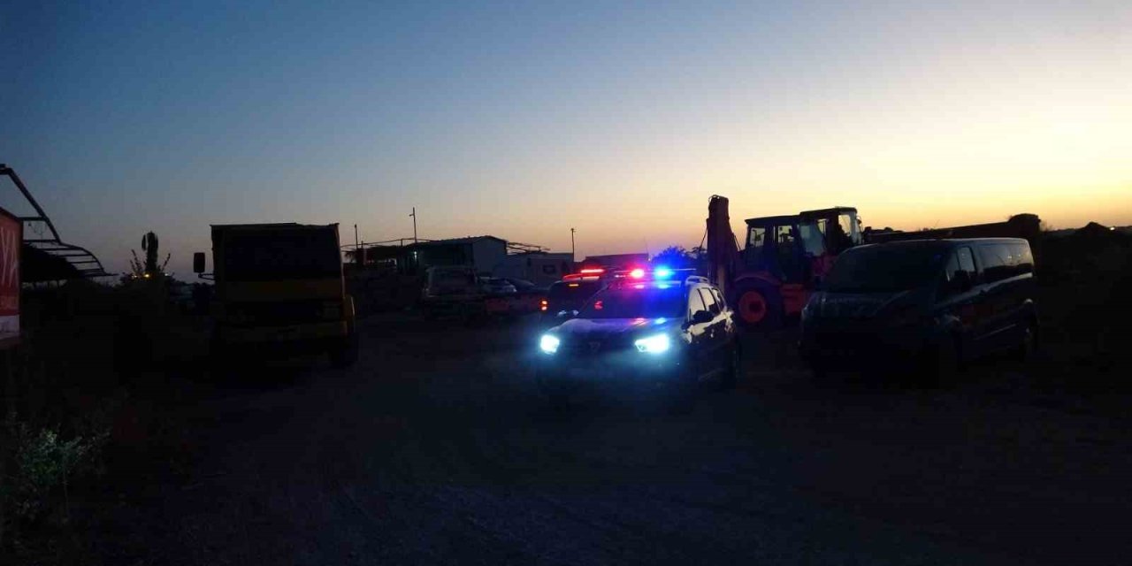 Antalya’da Kum Hırsızlarına Gece Baskını: 1 Tutuklama, 8 Araca El Konuldu