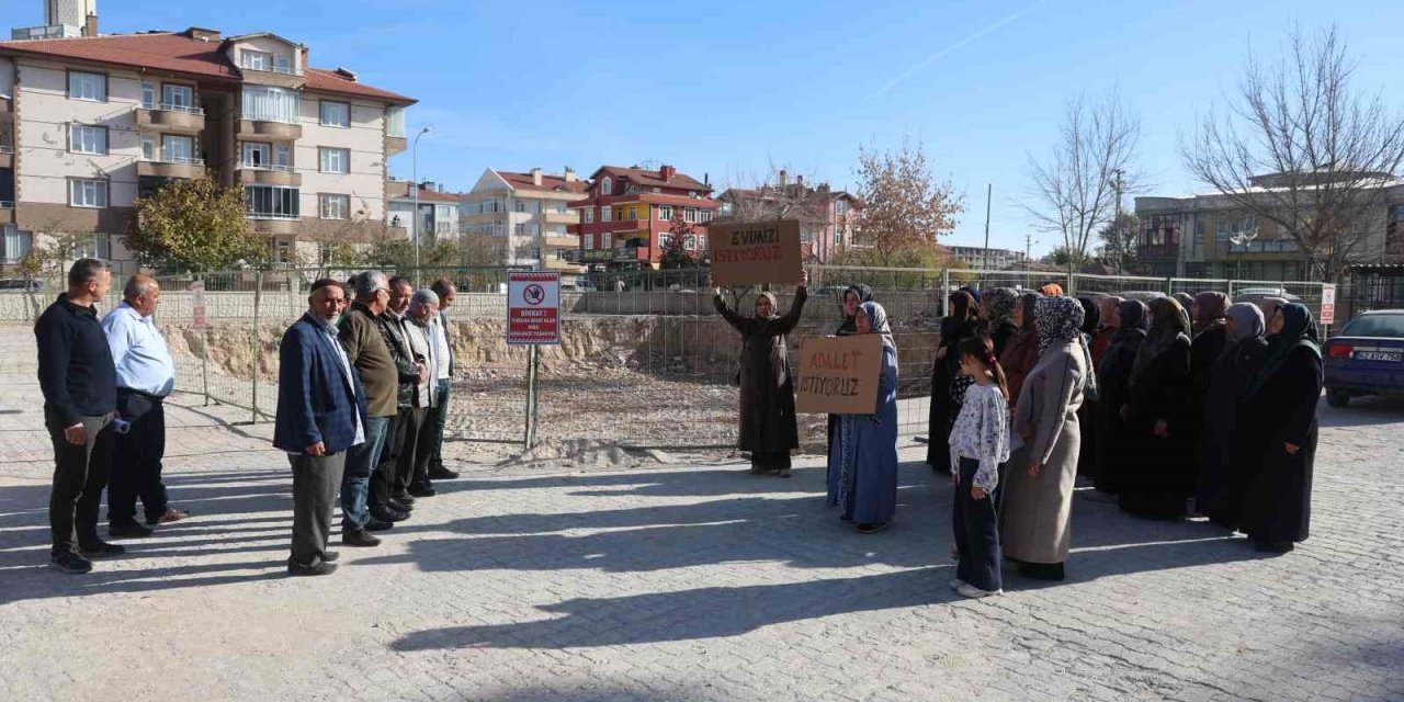Kesilen Doğal Gaz Borusu Patlaması Sonrası Yıkılan Apartmanın Sakinleri Yeni Evlerine Kavuşacakları Günü Bekliyor