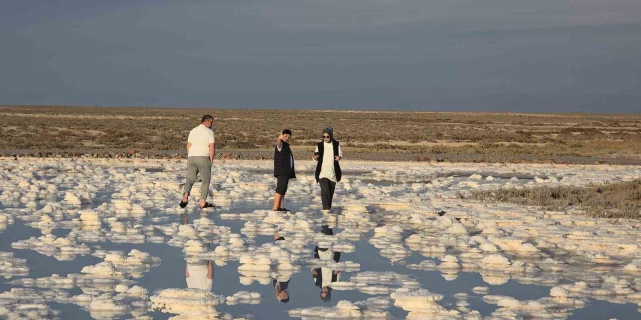 Tuz Gölü’nde Sular Çekildi, Pamukkale Travertenlerini Andırdı