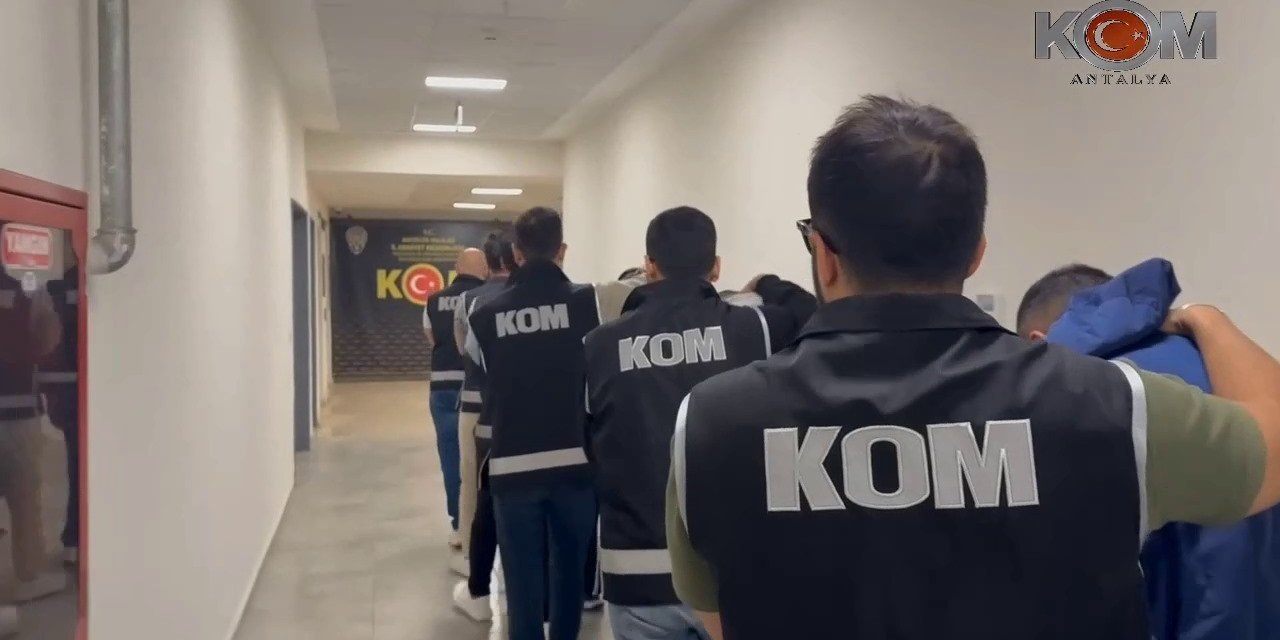 Antalya’da Motosikletle Gelip İş Yerine Kurşun Yağdırdılar: O Anlar Kamerada