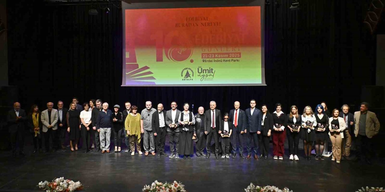 Antalya Edebiyat Günleri’nde Öykü Ve Şiirin En İyileri Ödüllendirildi